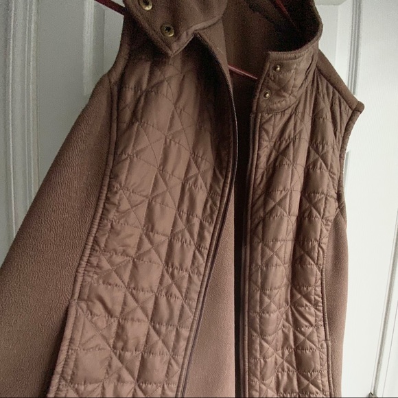 Gorgeous Fleece Vest, snugs under coat/wear alone - Picture 5 of 7